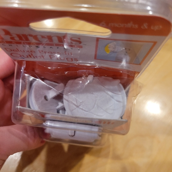 Parents Magazing Child Sagety Delux Press Fit Outless Plugs New - Picture 3 of 6